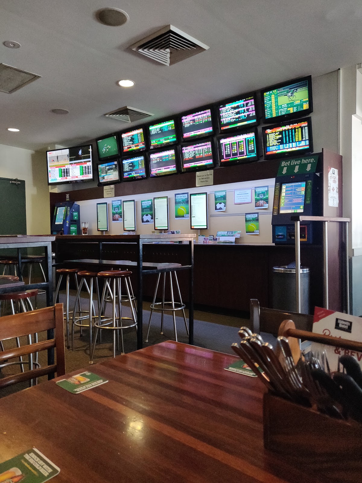 Abbotts Hotel in Waterloo - photo 3