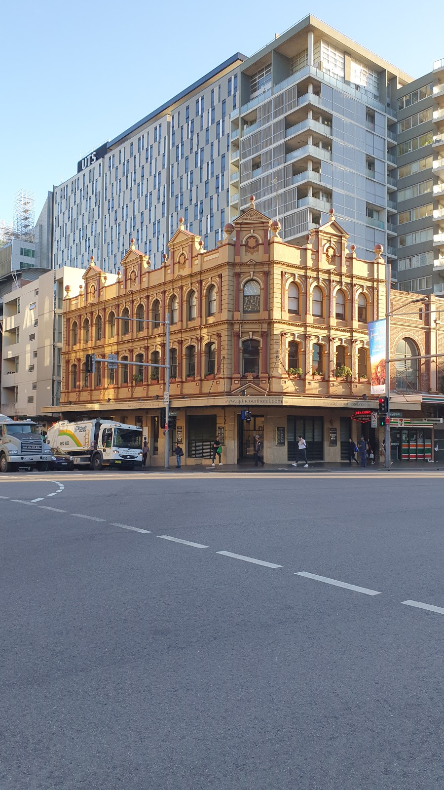 Agincourt Hotel in Ultimo - photo 2