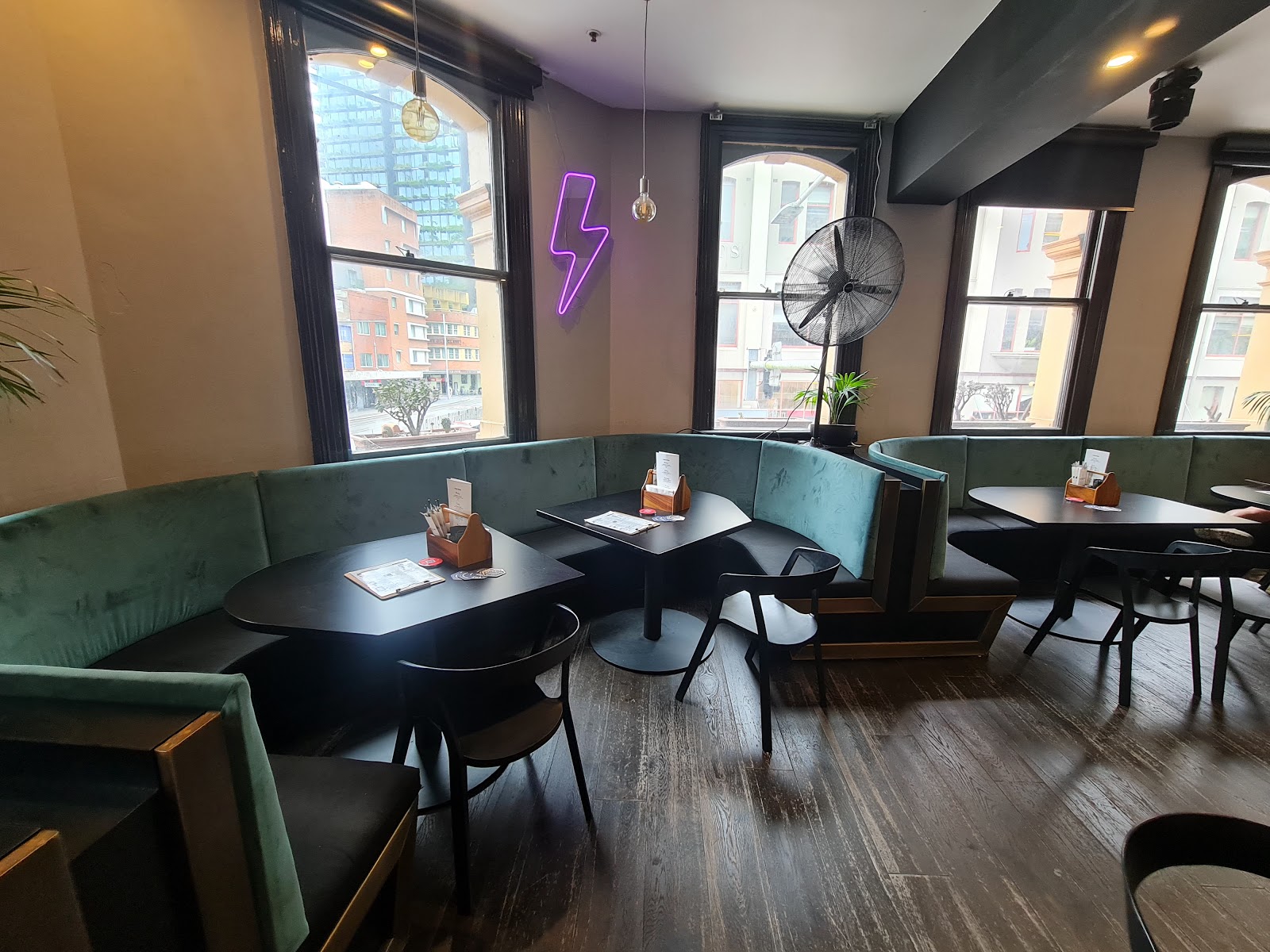 Agincourt Hotel in Ultimo - photo 4