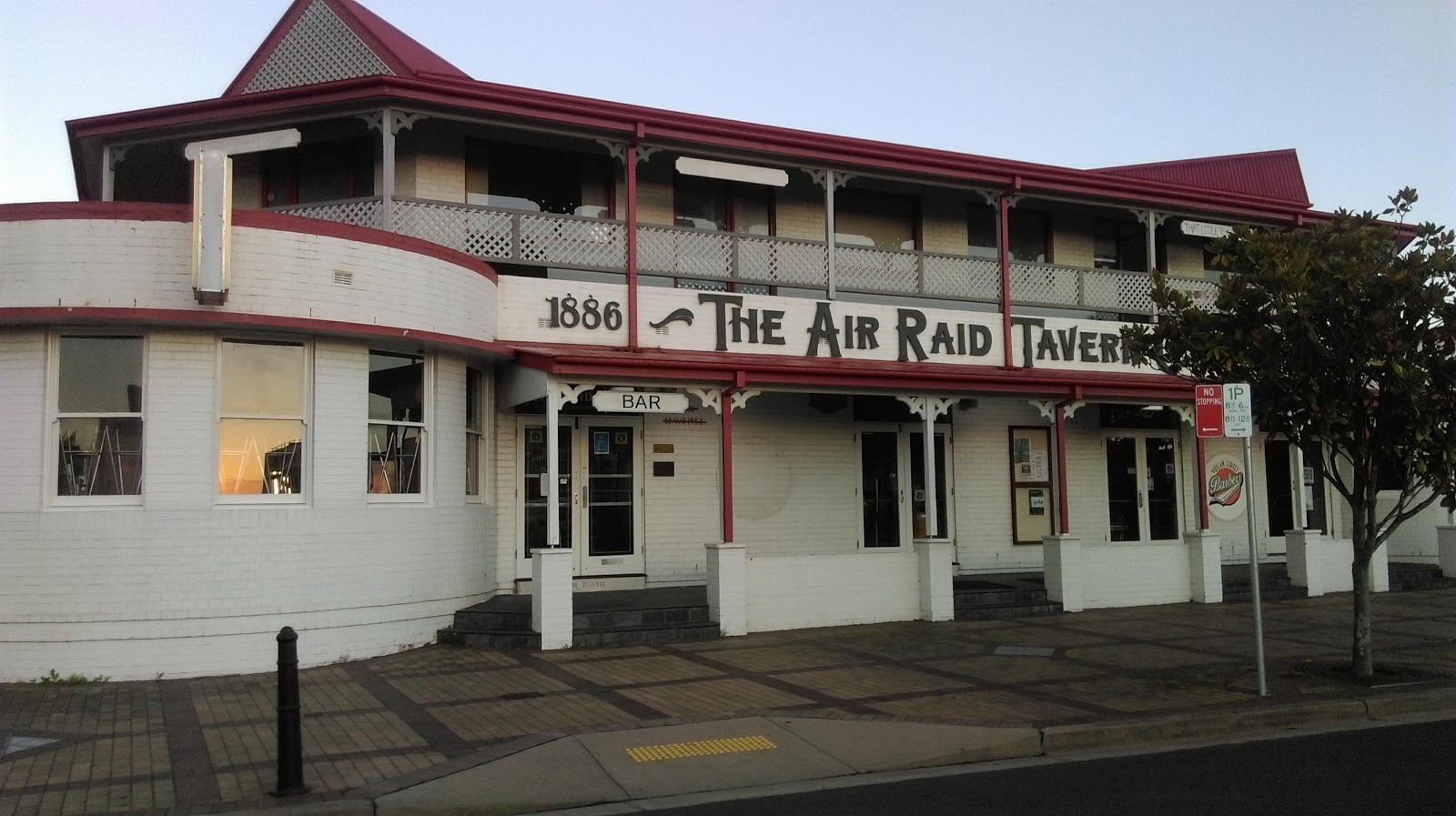 Air Raid Tavern in Moruya - photo 1
