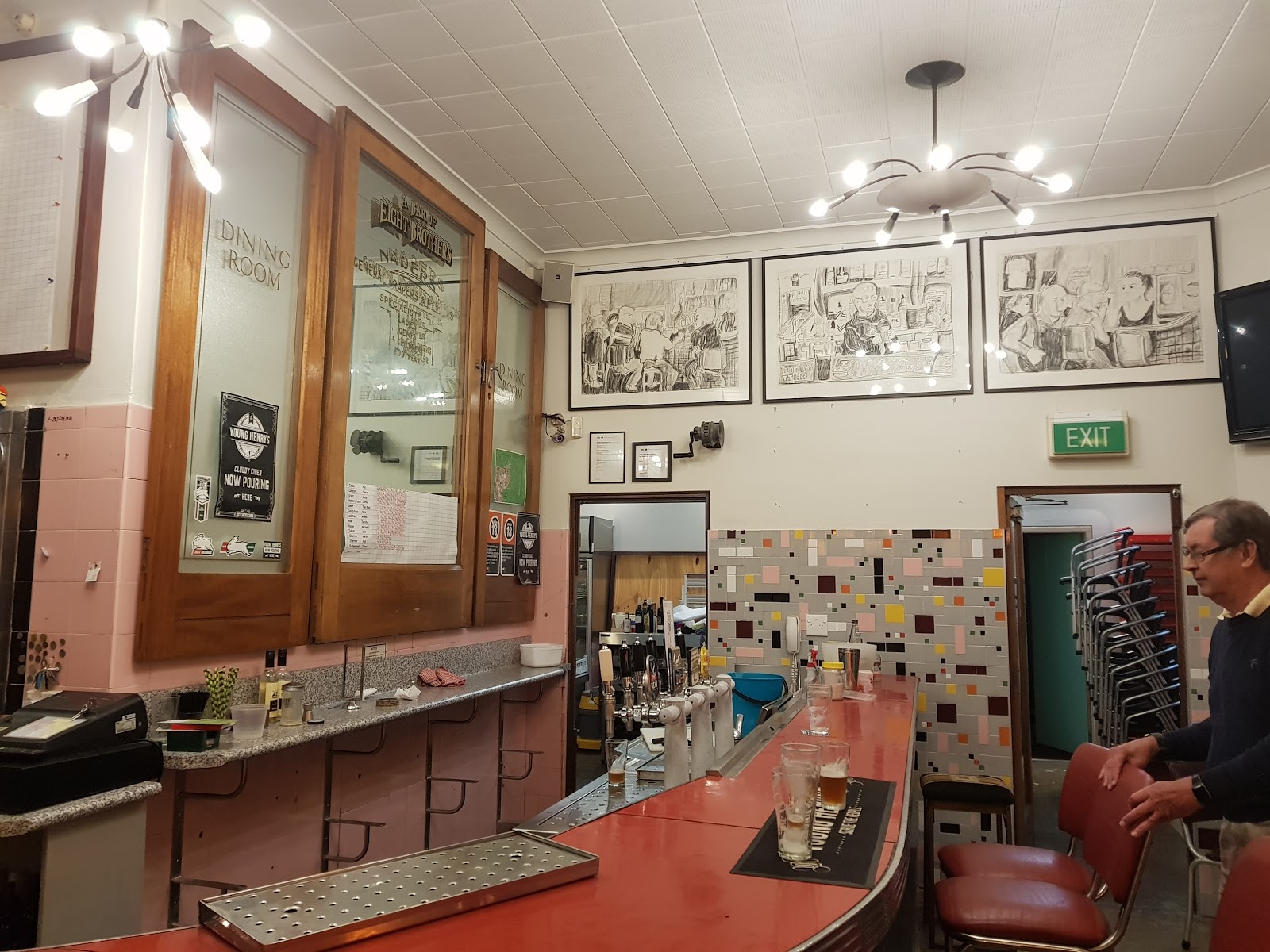 Air Raid Tavern in Moruya - photo 2