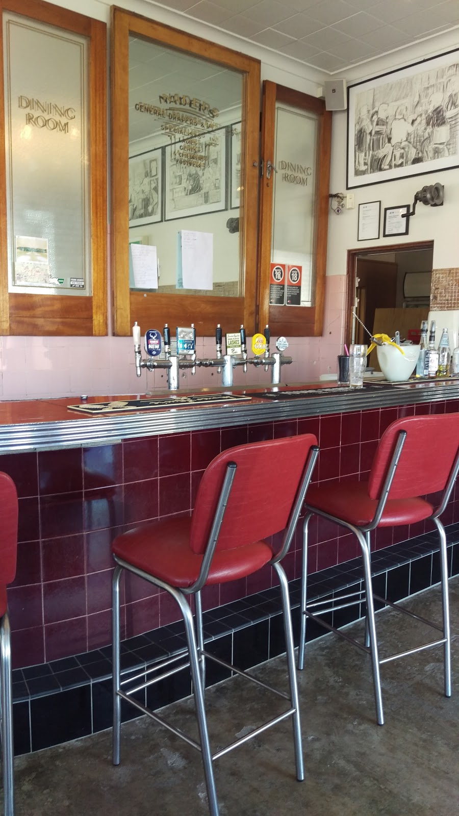 Air Raid Tavern in Moruya - photo 4