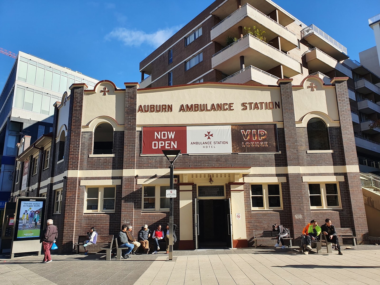 Ambulance Station Hotel in Auburn - photo 2