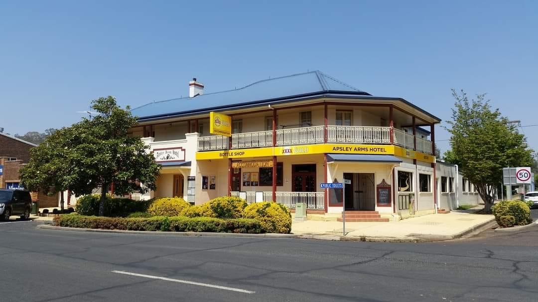 Apsley Arms Hotel in Walcha - photo 1