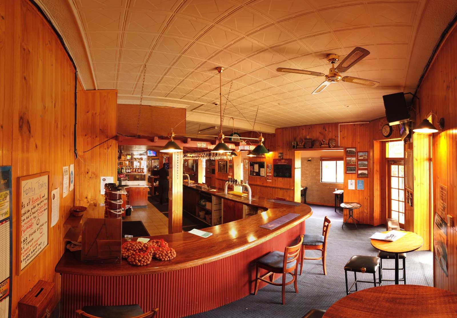 Apsley Arms Hotel in Walcha - photo 3