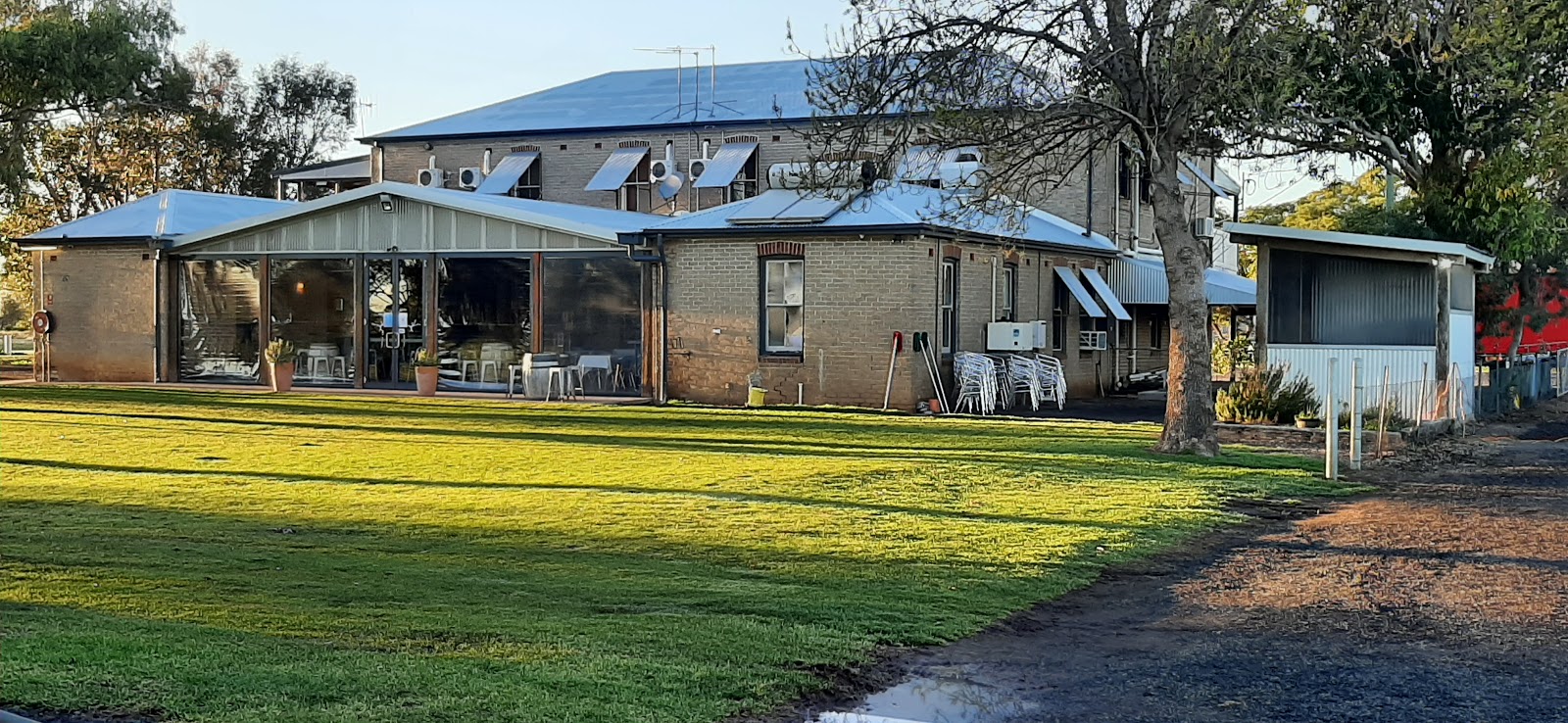 Armatree Hotel in Armatree - photo 4
