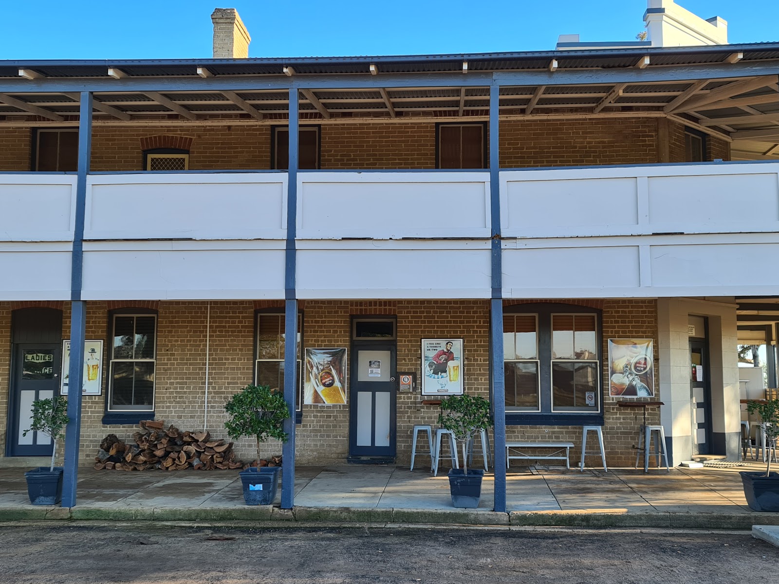 Armatree Hotel in Armatree - photo 9