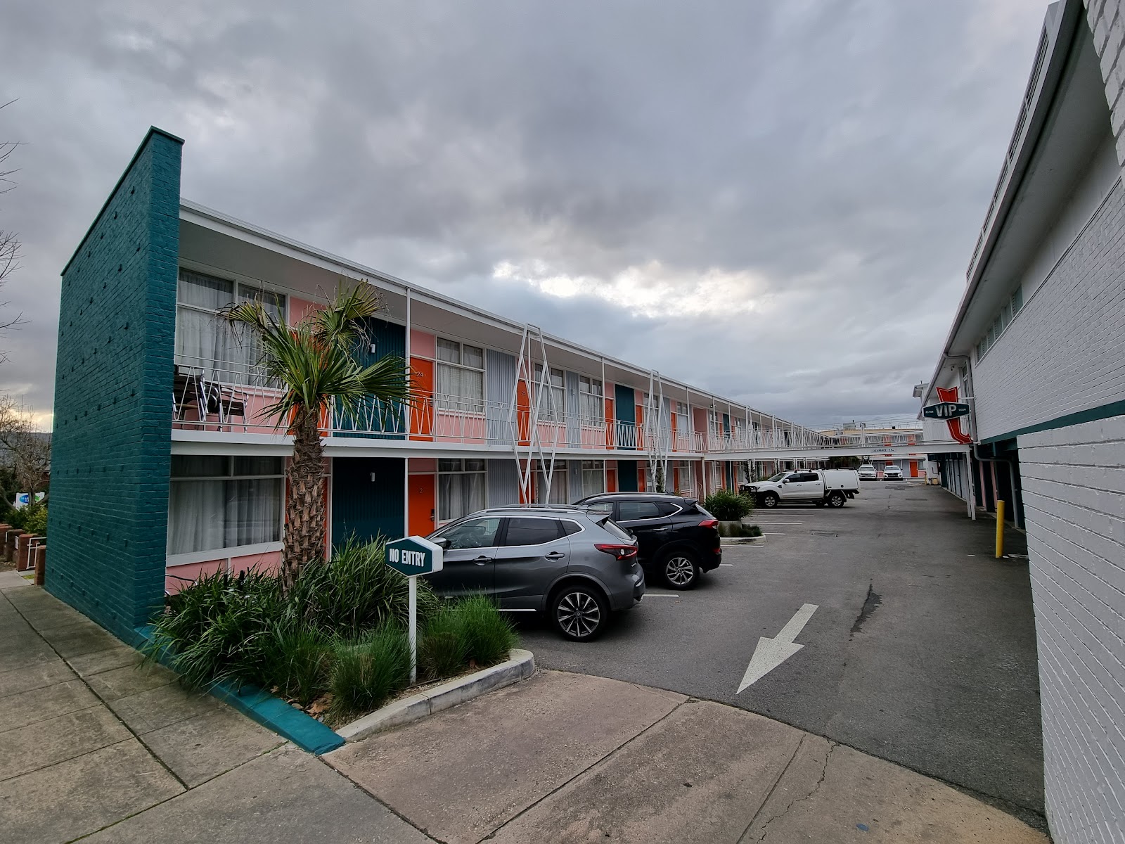 Astor Hotel Motel in Goulburn - photo 2