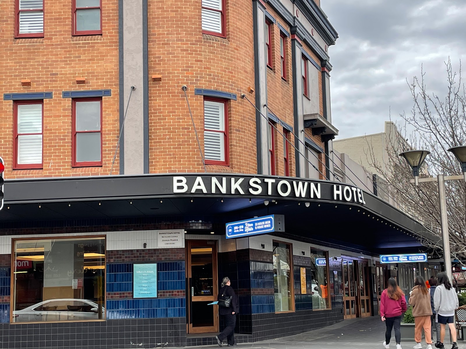 Bankstown Hotel in Bankstown - photo 2