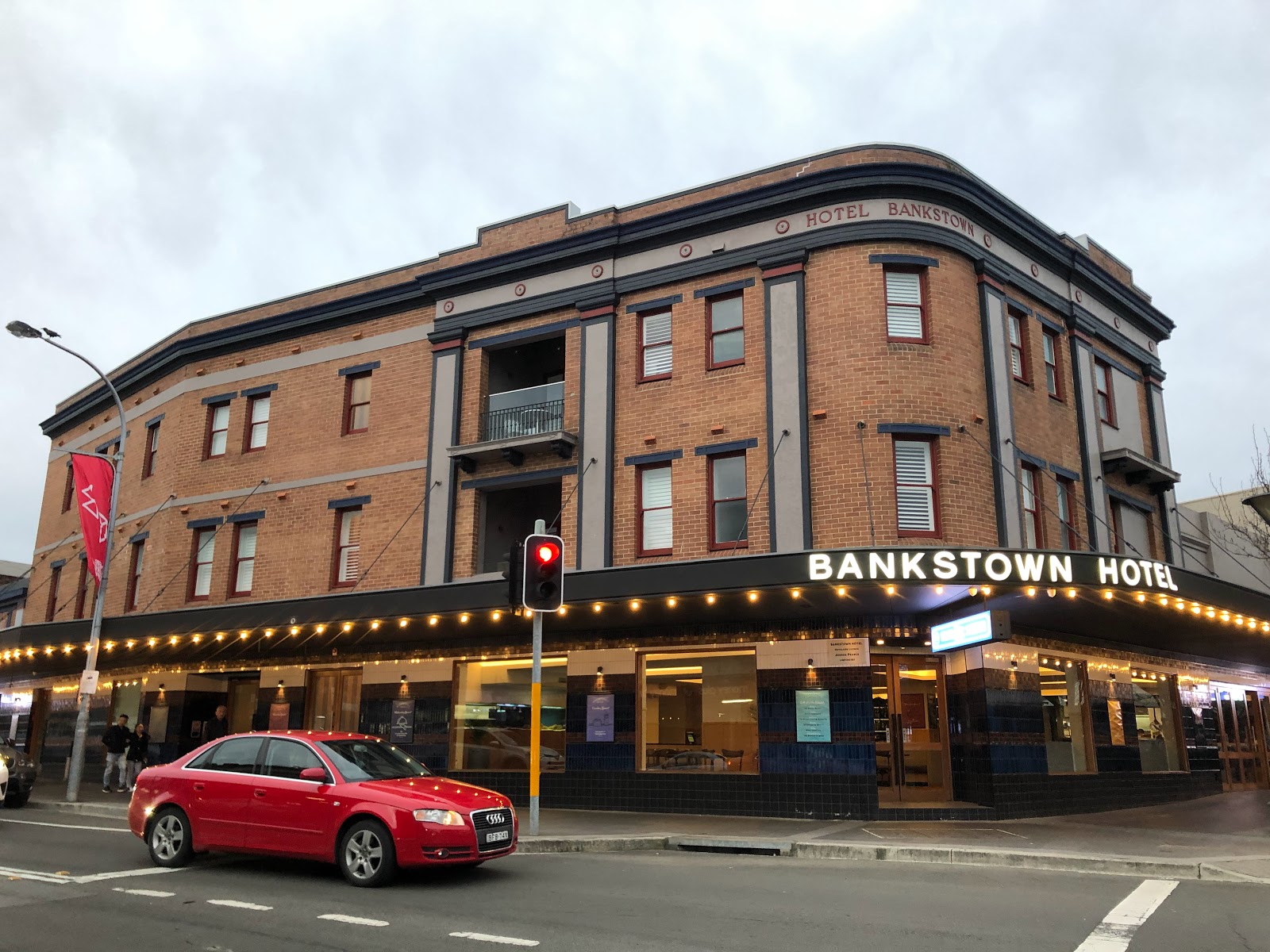 Bankstown Hotel in Bankstown - photo 1