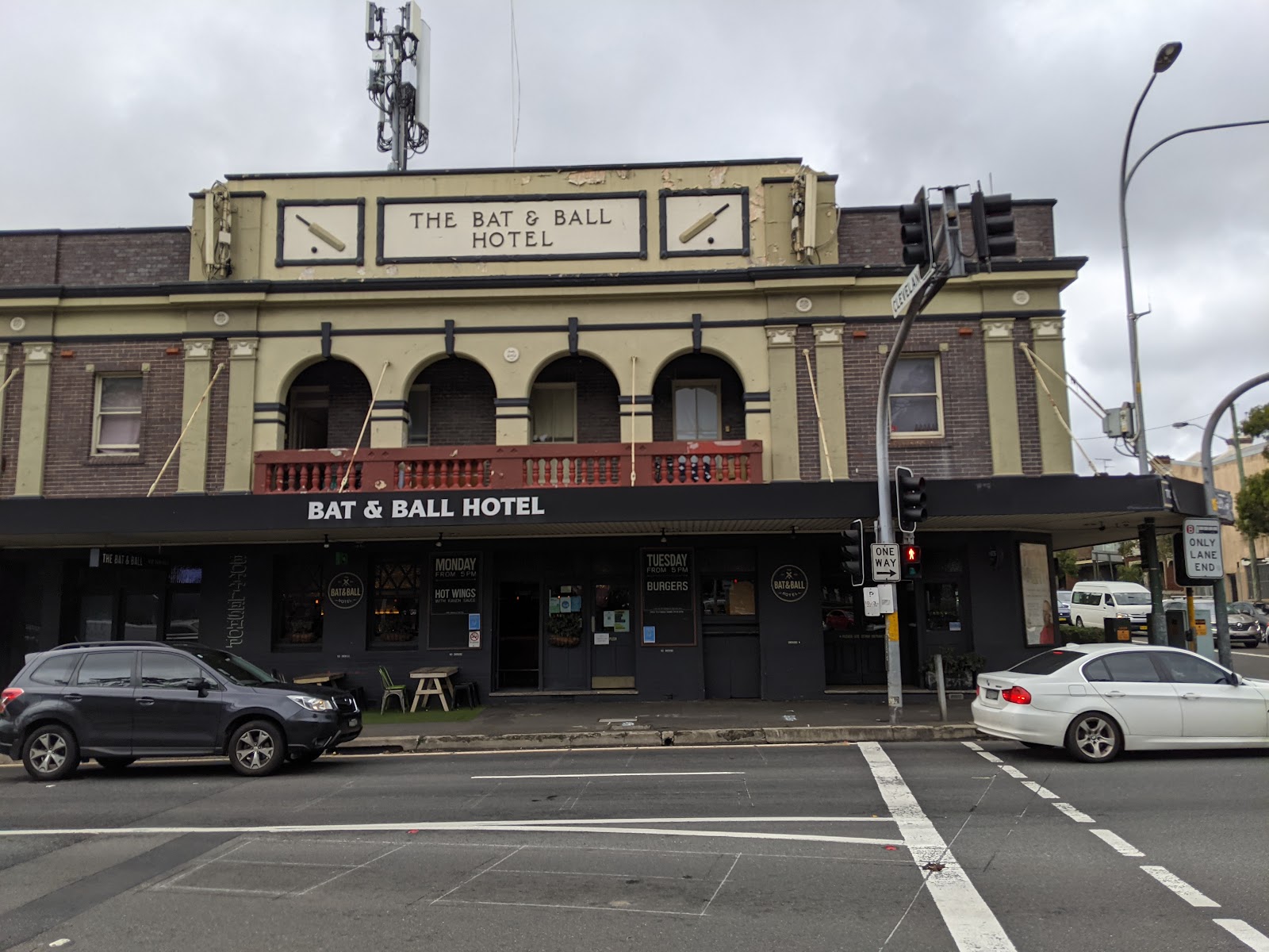 Bat and Ball Hotel in Redfern - photo 2