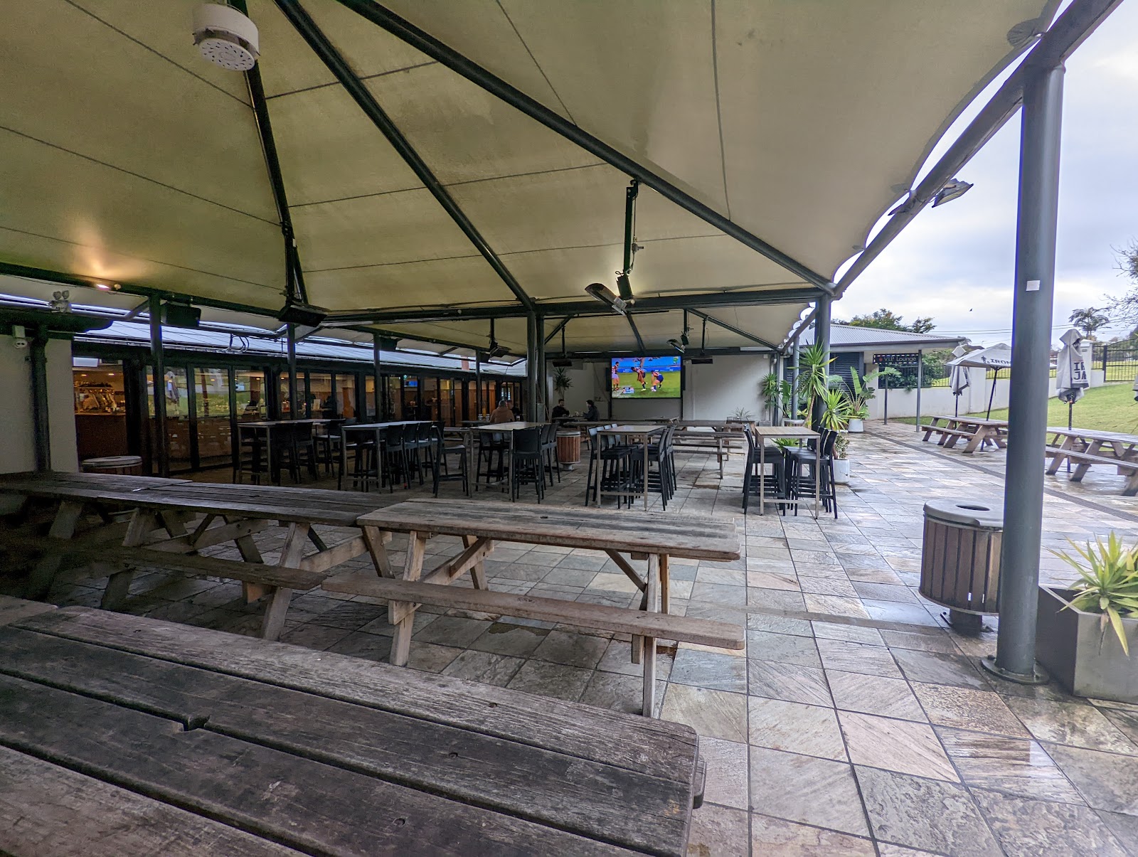 Bateau Bay Hotel Motel in Bateau Bay - photo 3