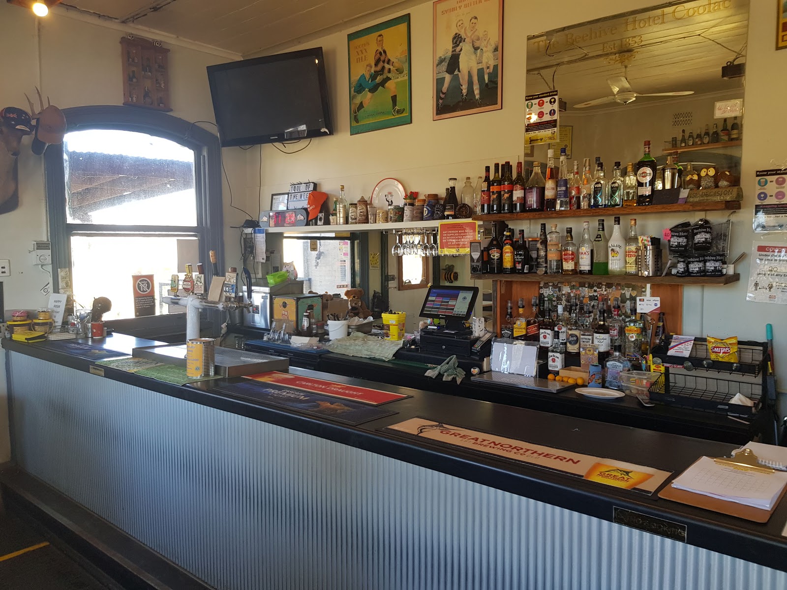 Beehive Hotel in Coolac - photo 2