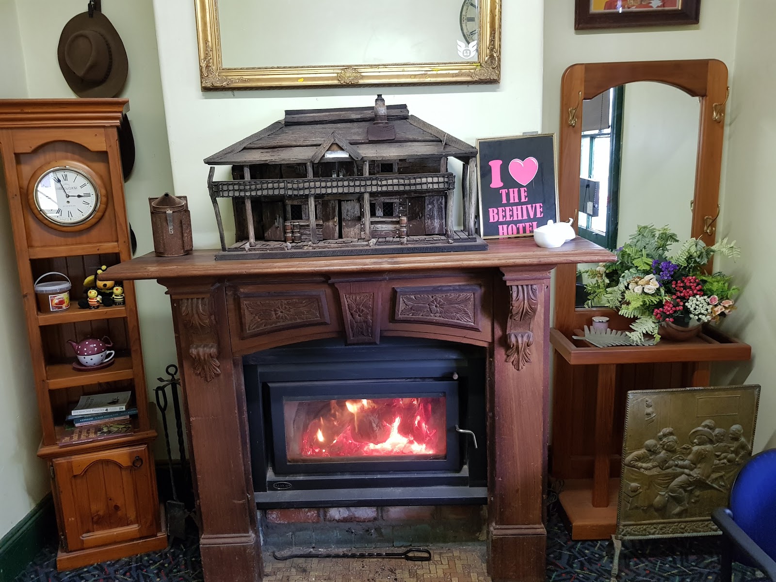 Beehive Hotel in Coolac - photo 3