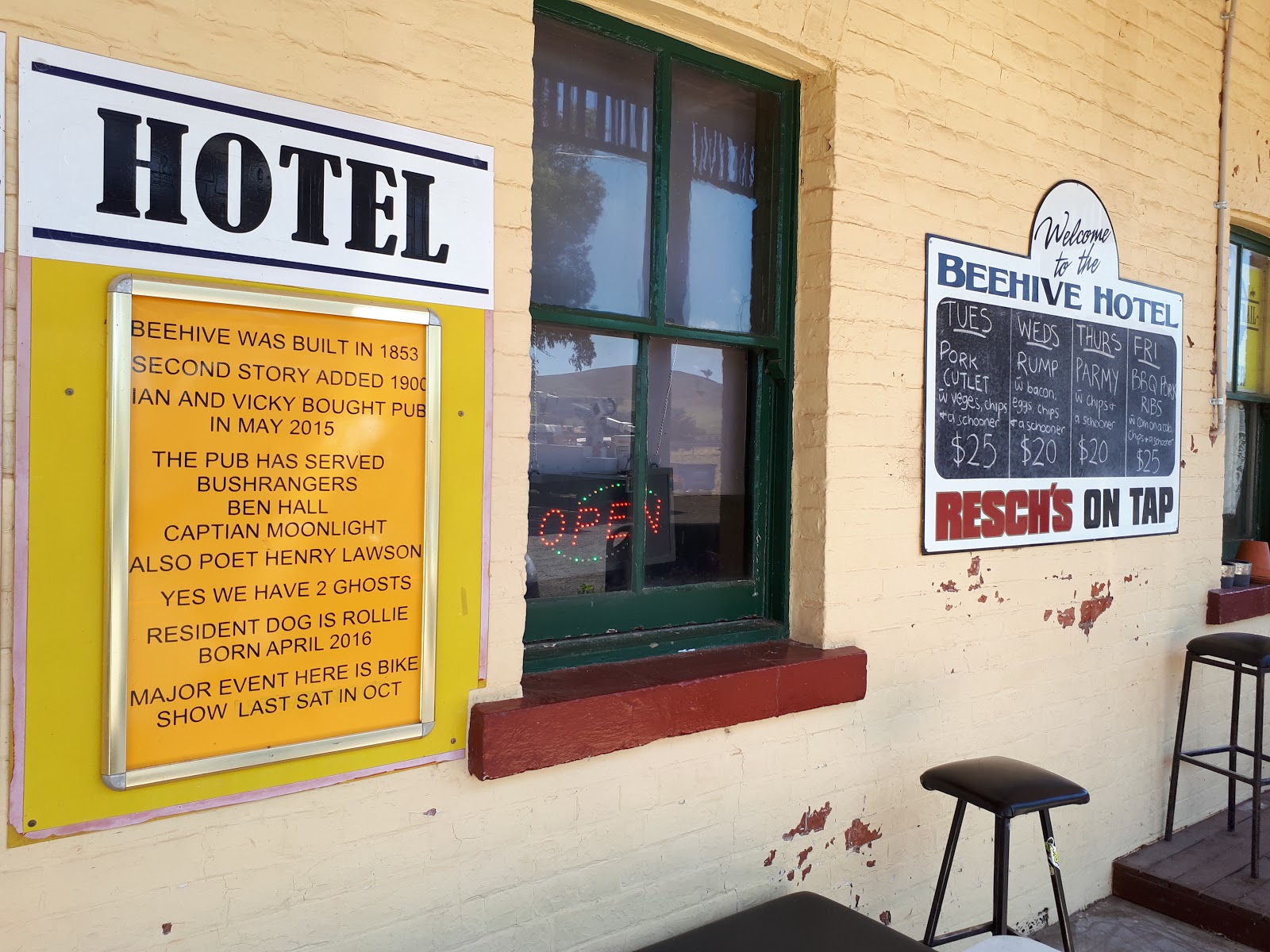 Beehive Hotel in Coolac - photo 4