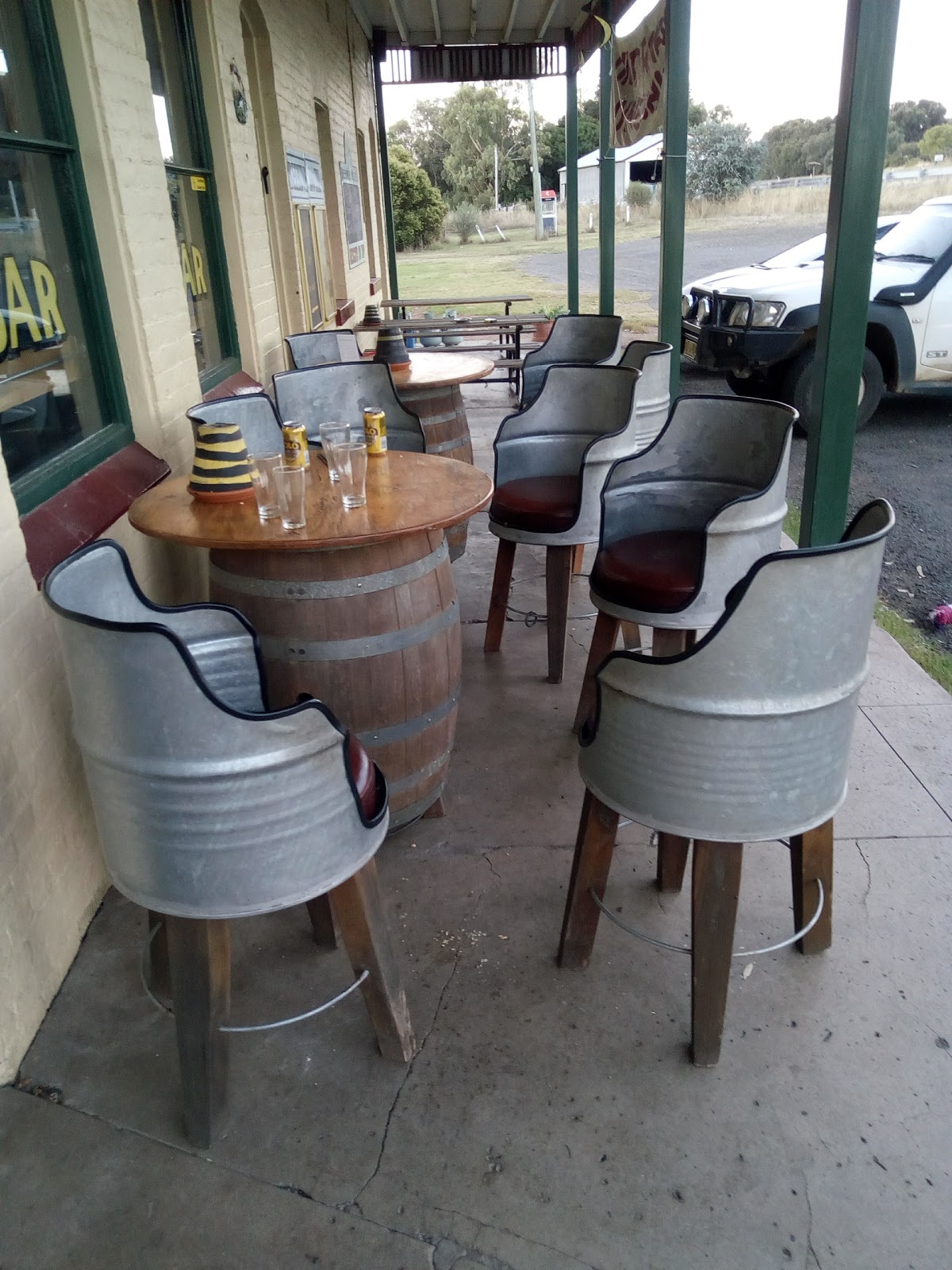 Beehive Hotel in Coolac - photo 5