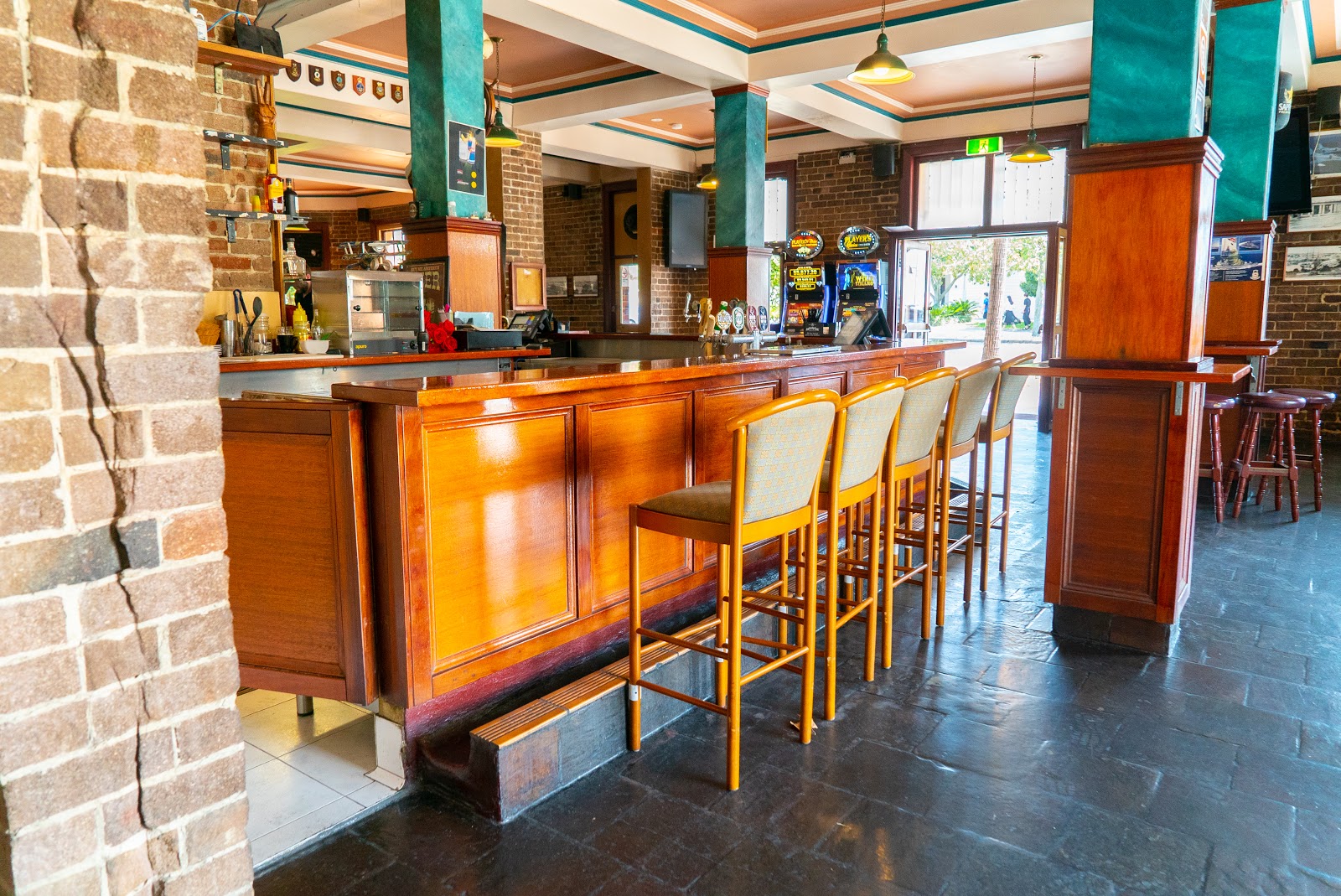 Bells Hotel in Woolloomooloo - photo 2