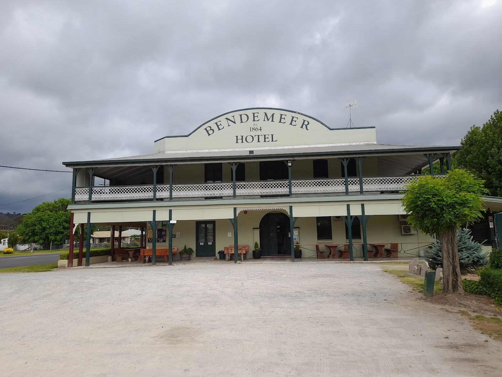 Bendemeer Hotel in Bendemeer - photo 1