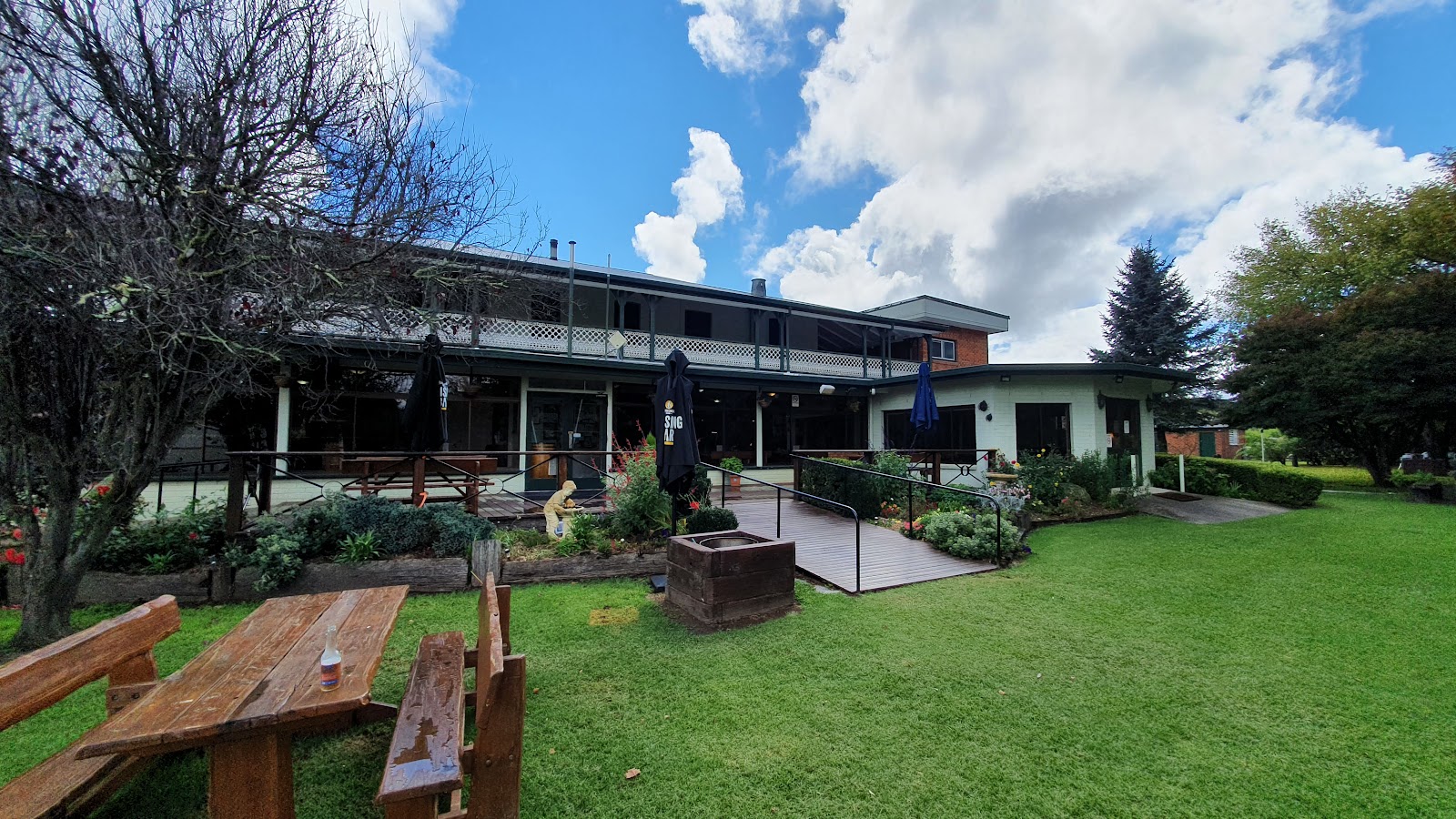 Bendemeer Hotel in Bendemeer - photo 4
