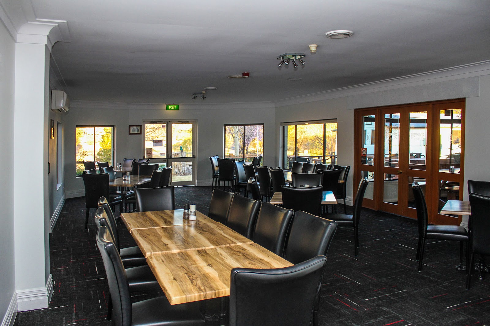 Bendemeer Hotel in Bendemeer - photo 2
