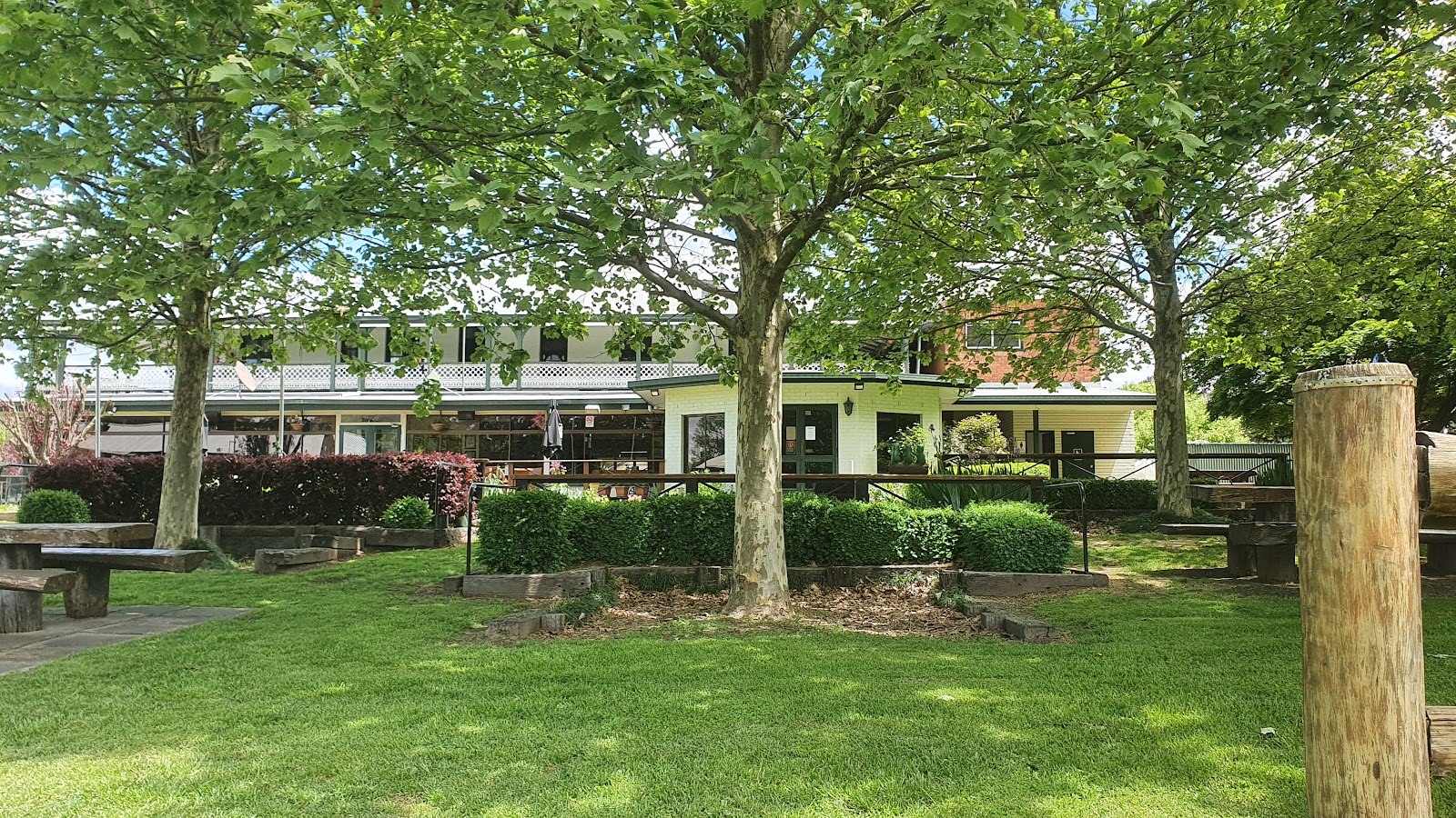 Bendemeer Hotel in Bendemeer - photo 9