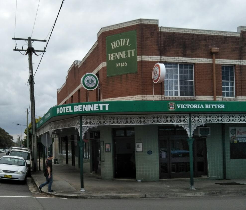 Bennett Hotel in Hamilton - photo 1