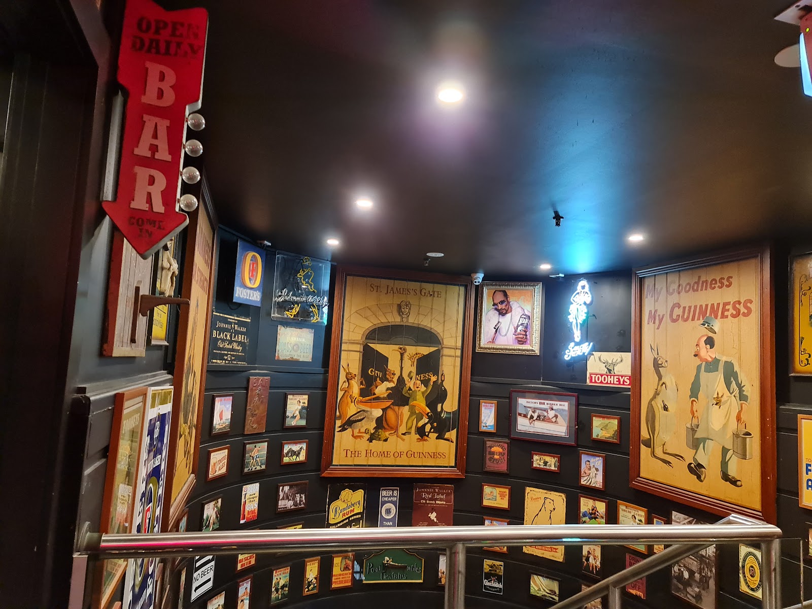 Billy Barry's Hotel in North Sydney - photo 3