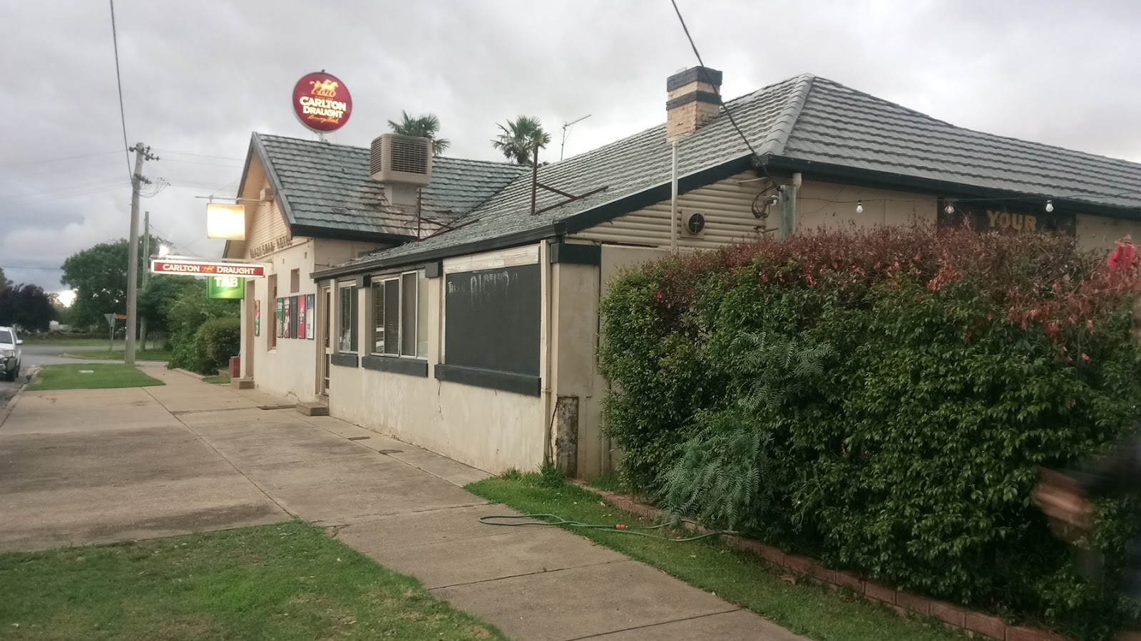 Black Swan Hotel in North Wagga Wagga - photo 1