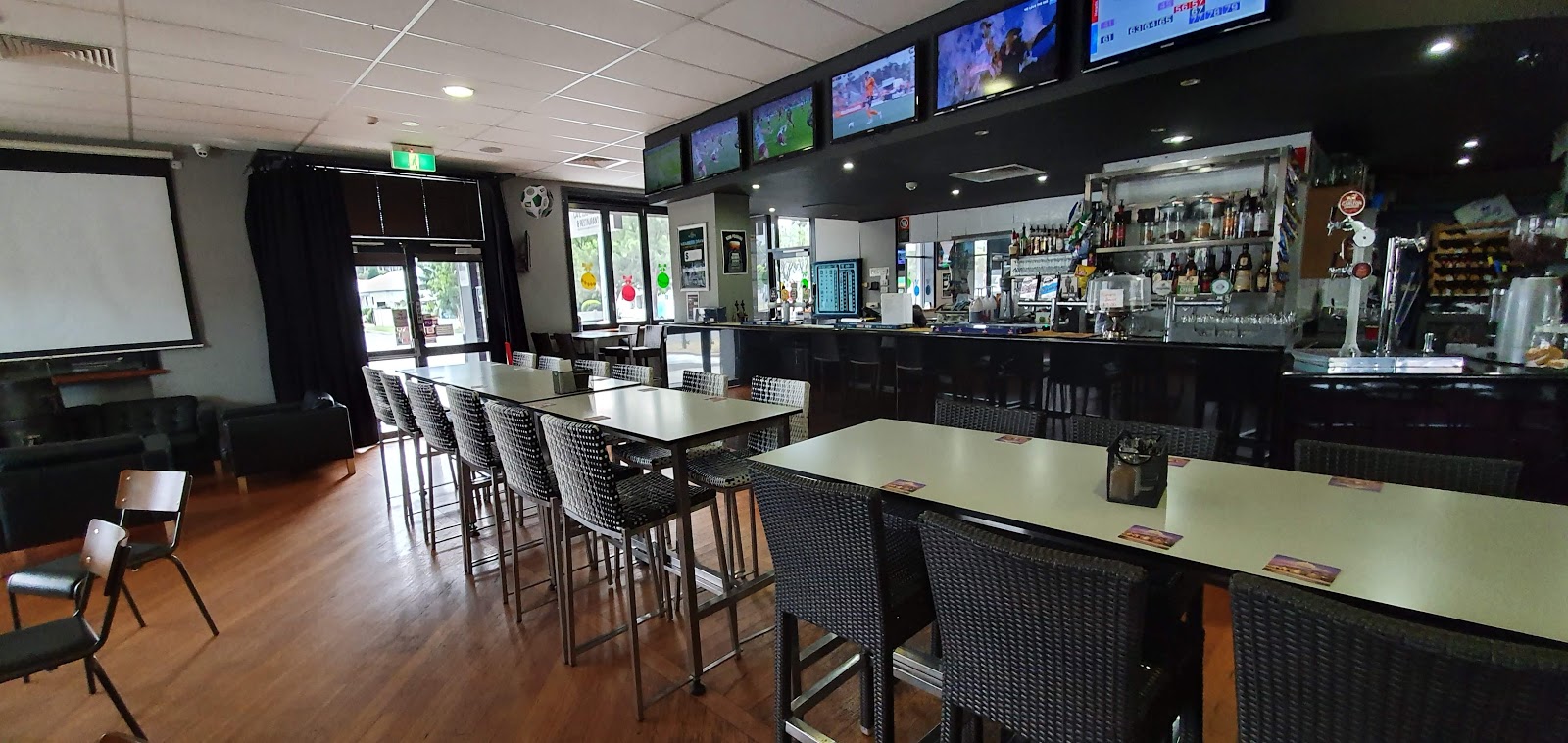 Blackbutt Hotel in New Lambton - photo 1