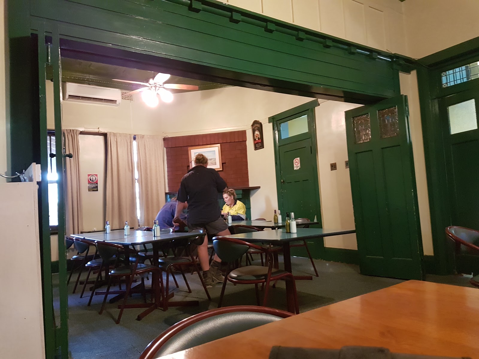 Bland Hotel in Quandialla - photo 2