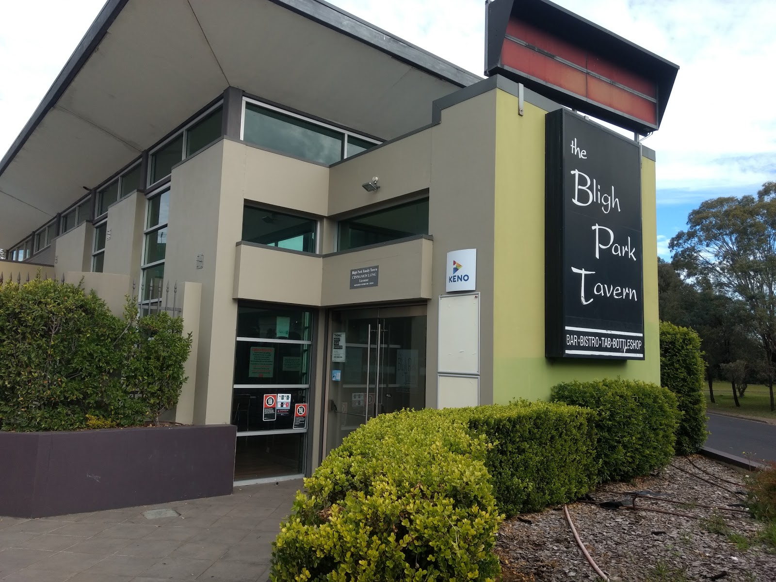 Bligh Park Hotel in South Windsor - photo 1