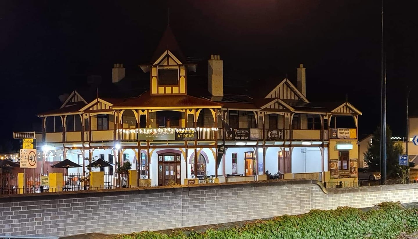 Blue Mountains Hotel in Lawson - photo 2
