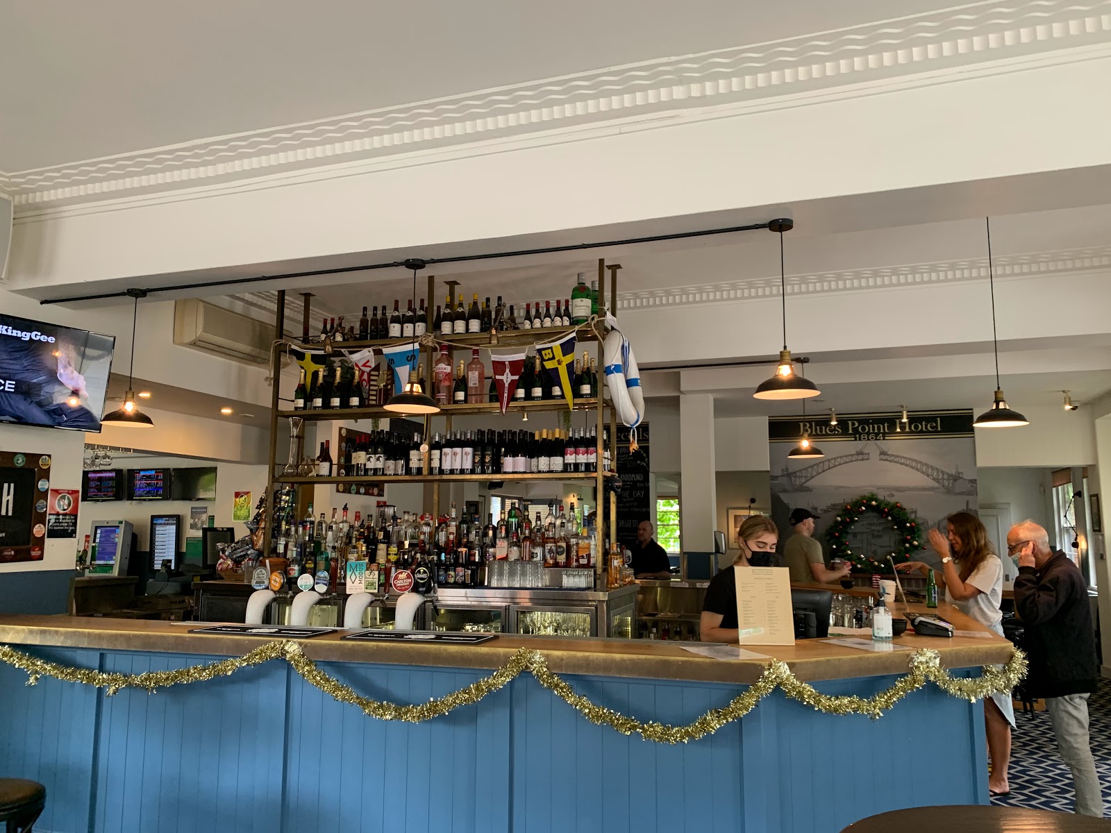 Blues Point Hotel in Mcmahons Point - photo 2