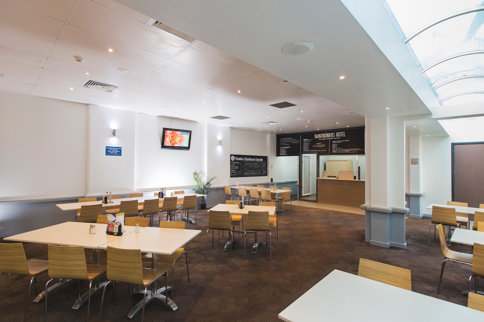 Boatrowers Hotel in Stockton - photo 2