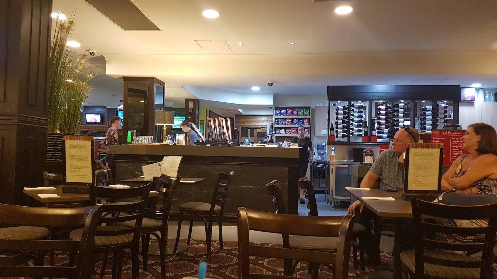 Boyle's Sutherland Hotel in Sutherland - photo 2