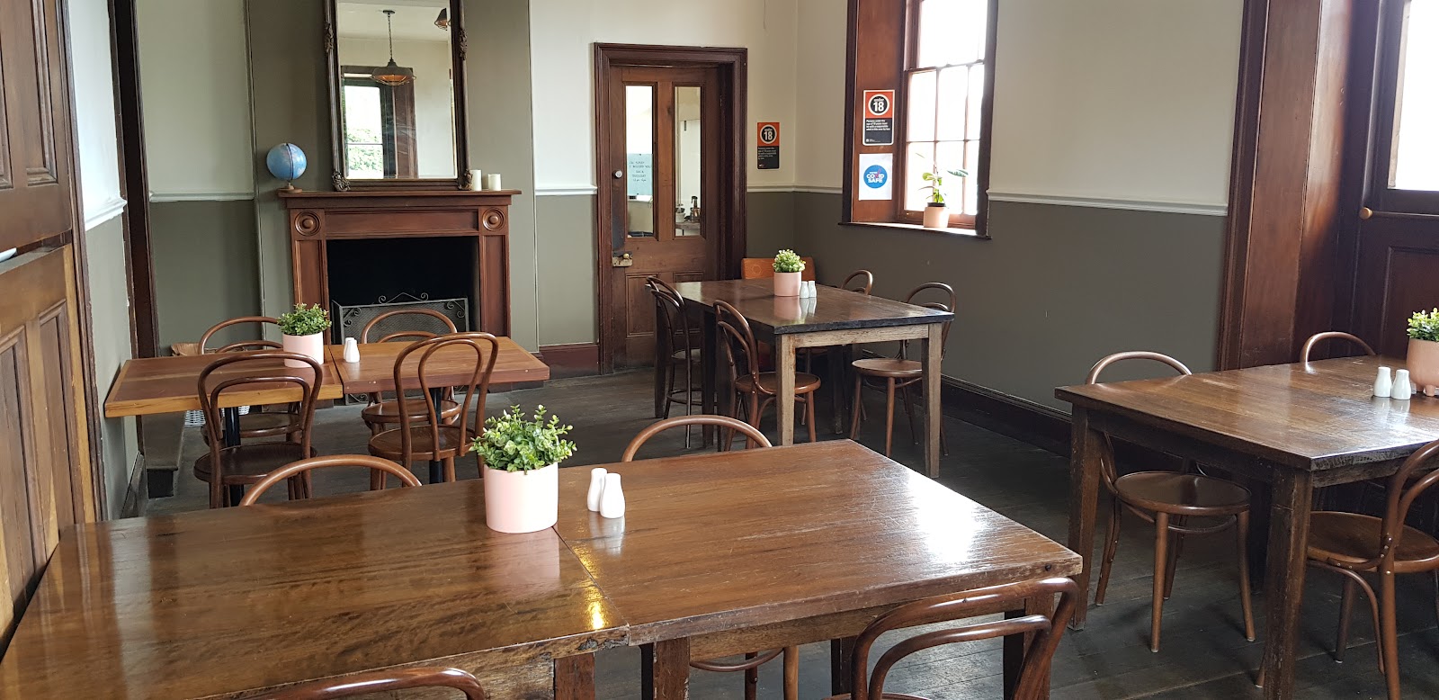 Braidwood Hotel in Braidwood - photo 3
