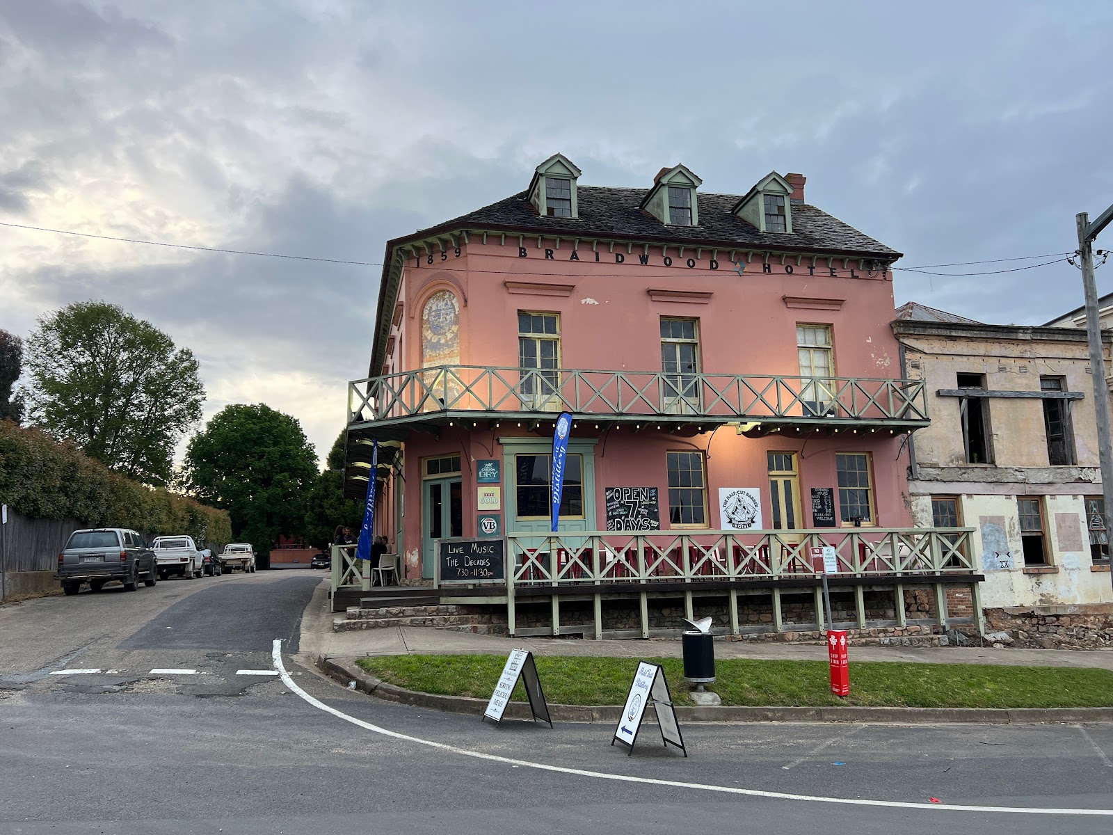 Braidwood Hotel in Braidwood - photo 1