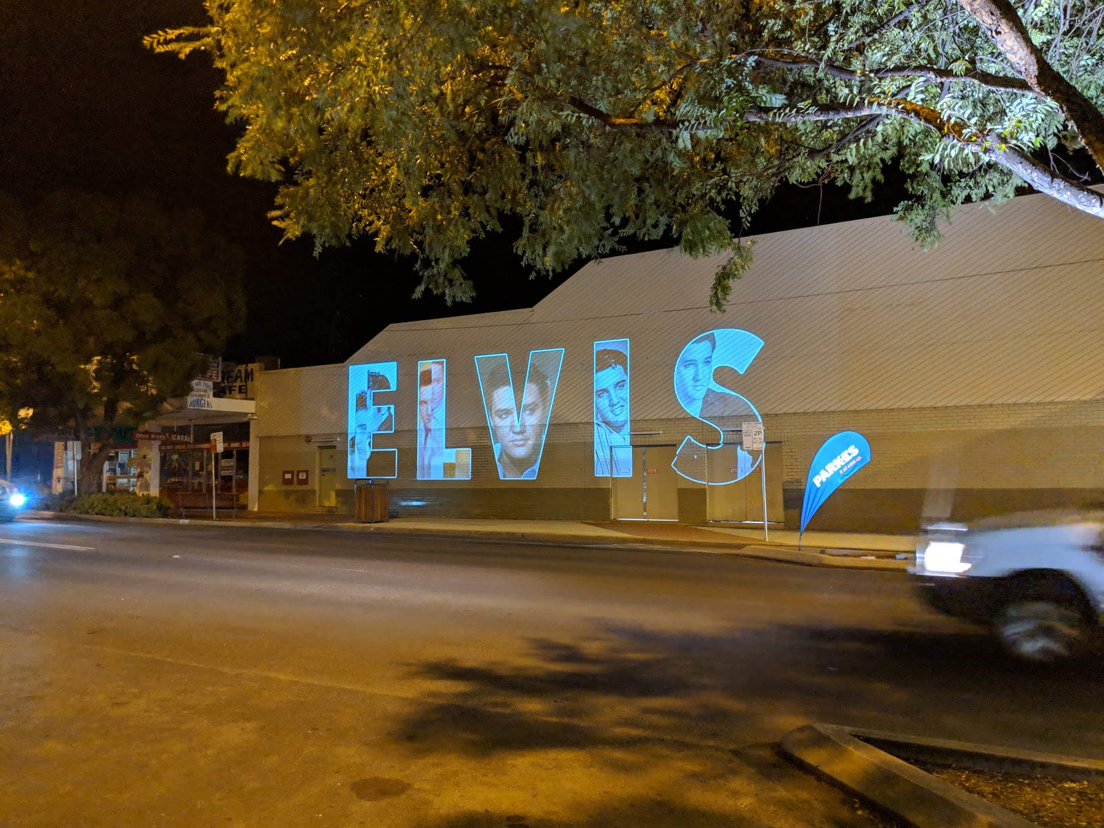 Broadway Hotel in Parkes - photo 1