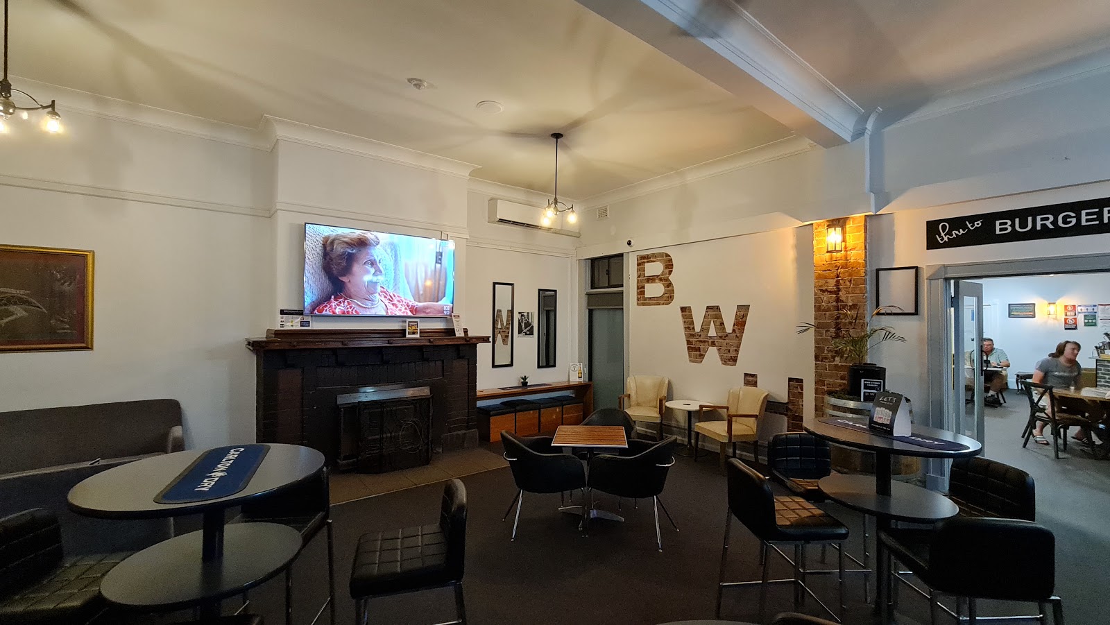 Broadway Hotel in Parkes - photo 2