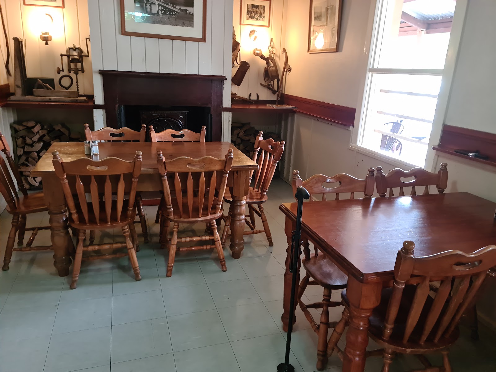 Buckley's Crossing Hotel in Dalgety - photo 3