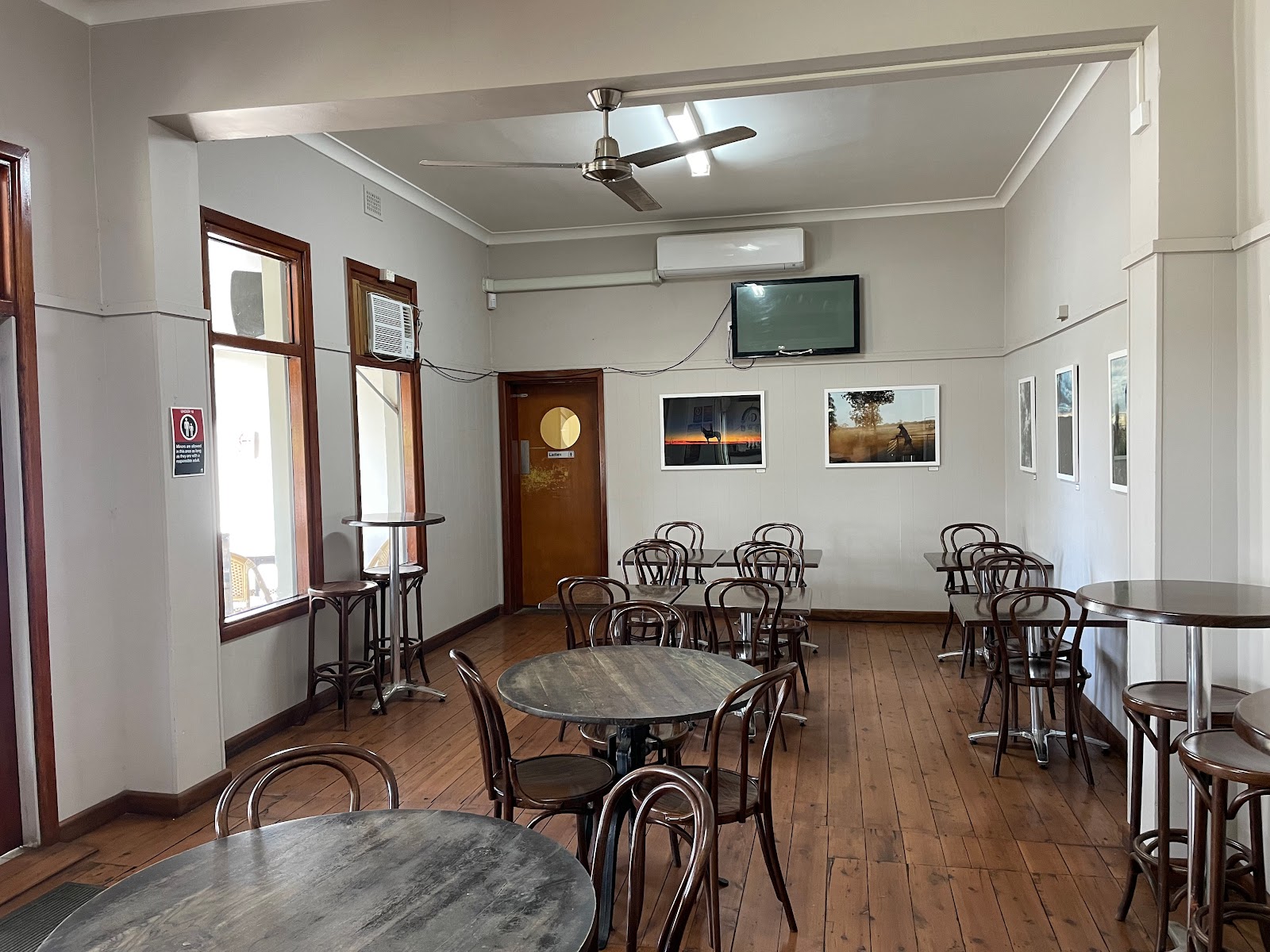 Canowindra Hotel in Canowindra - photo 2
