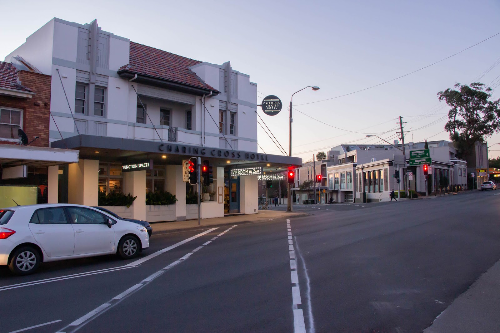 Charing Cross Hotel in Waverley - photo 1