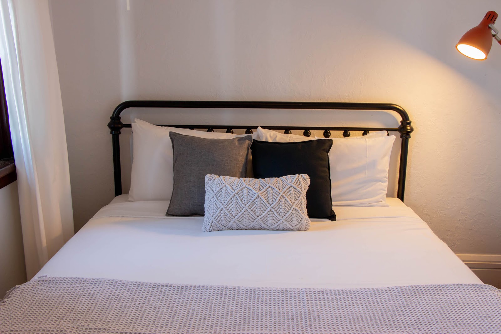 Charing Cross Hotel in Waverley - photo 3
