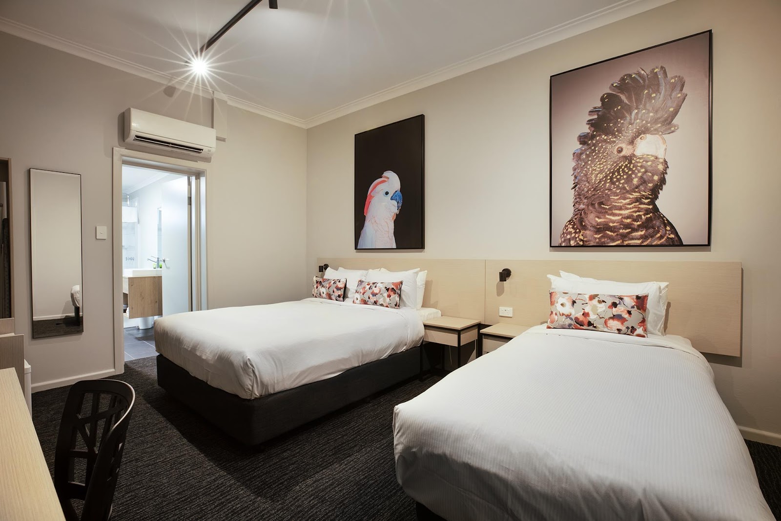 Charles Hotel in Fairy Meadow - photo 8