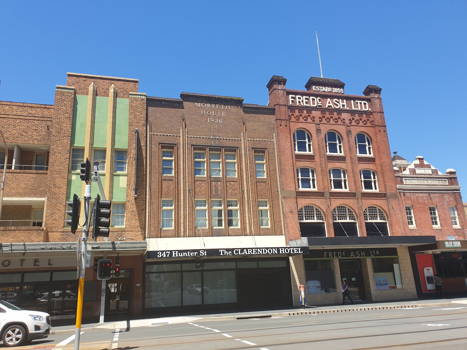 Clarendon Hotel in Newcastle - photo 1
