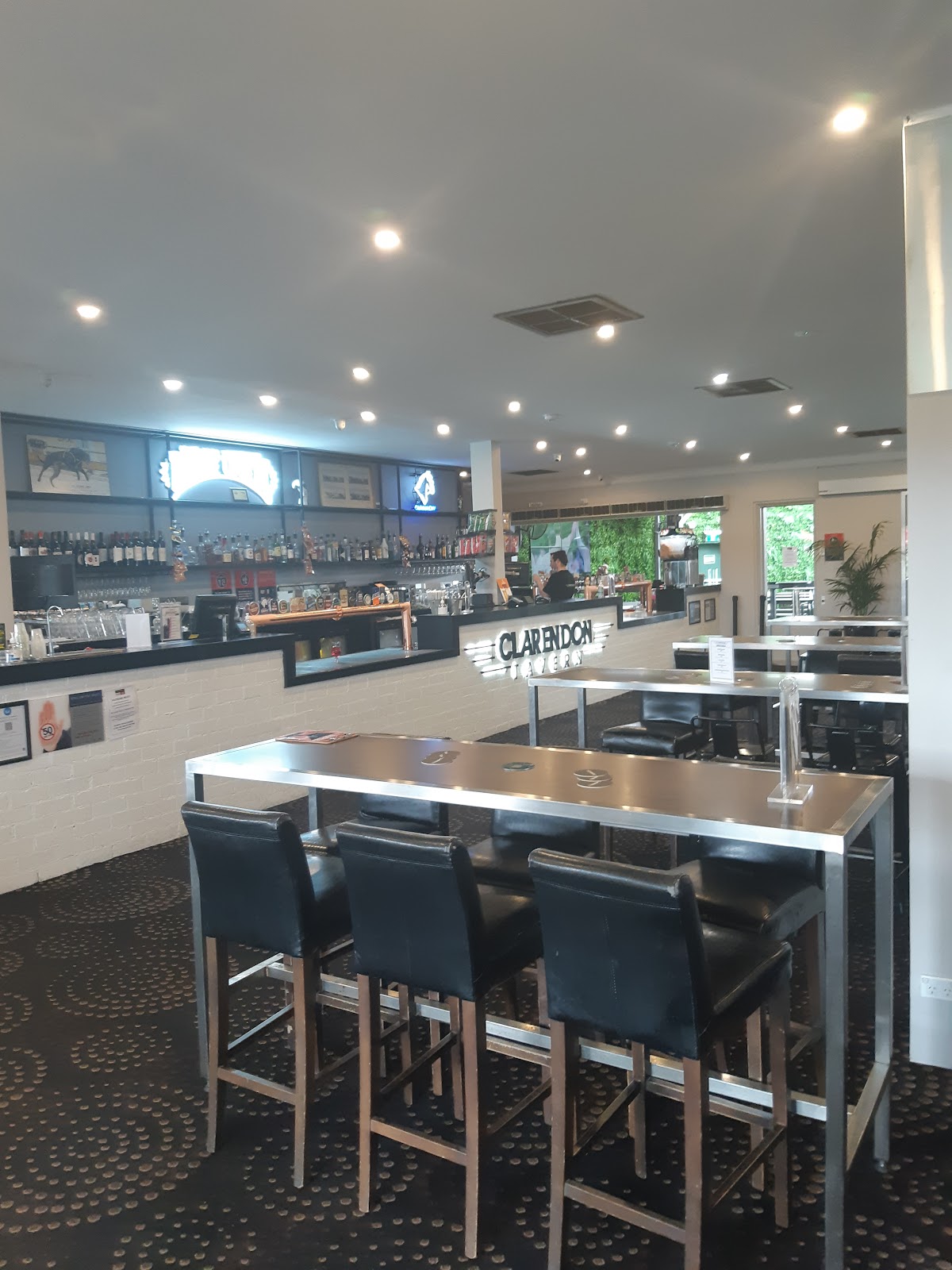 Clarendon Tavern in Clarendon - photo 2