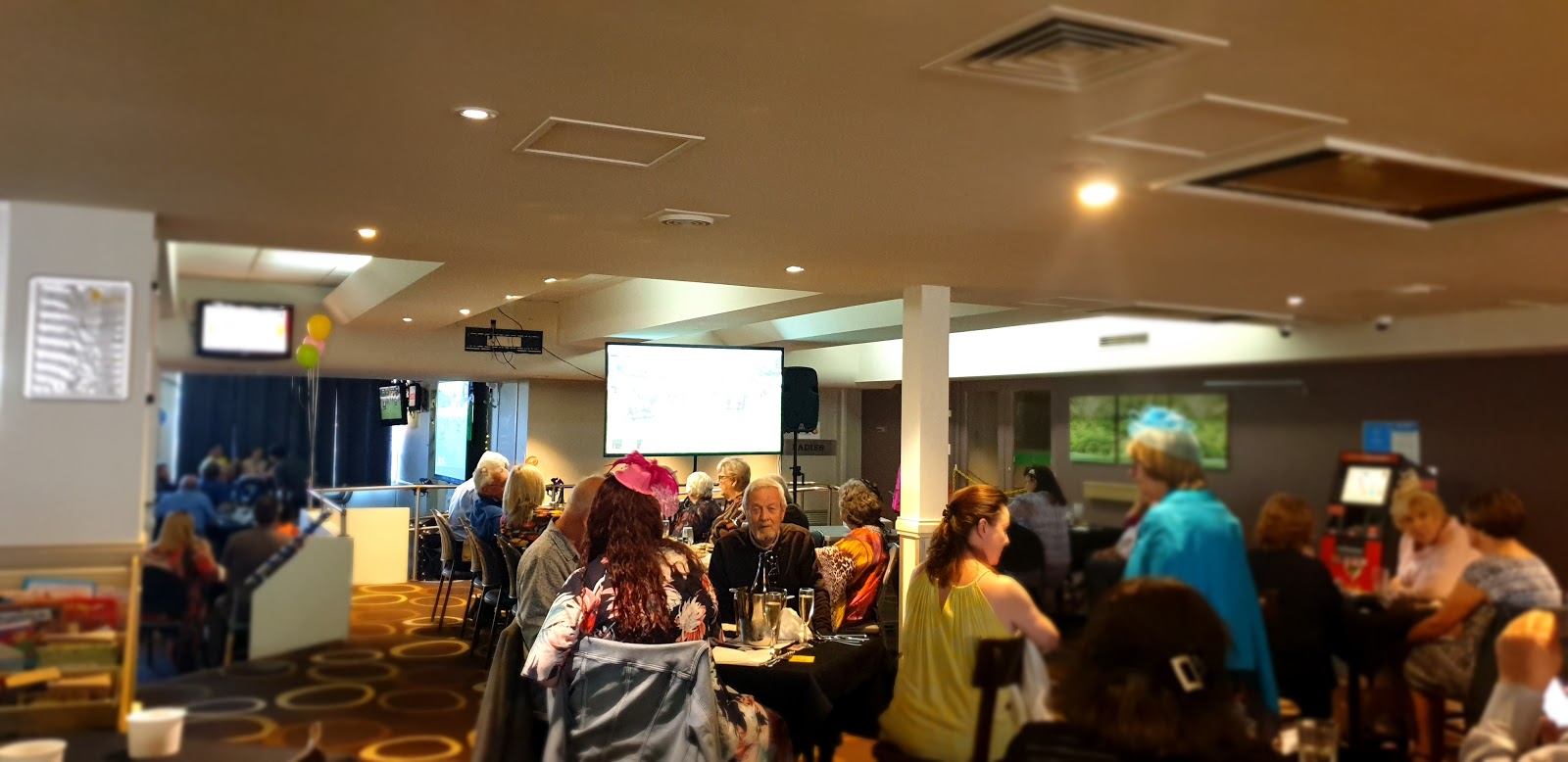 Club Willoughby in North Willoughby - photo 5