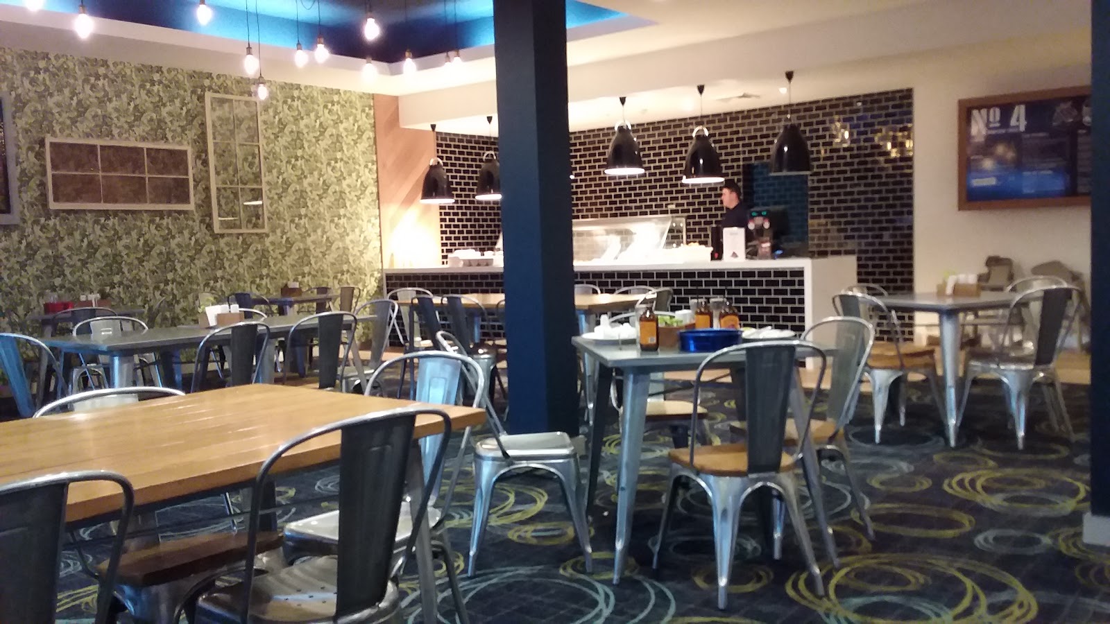 Collegians' Port Kembla Leagues Club in Port Kembla - photo 2