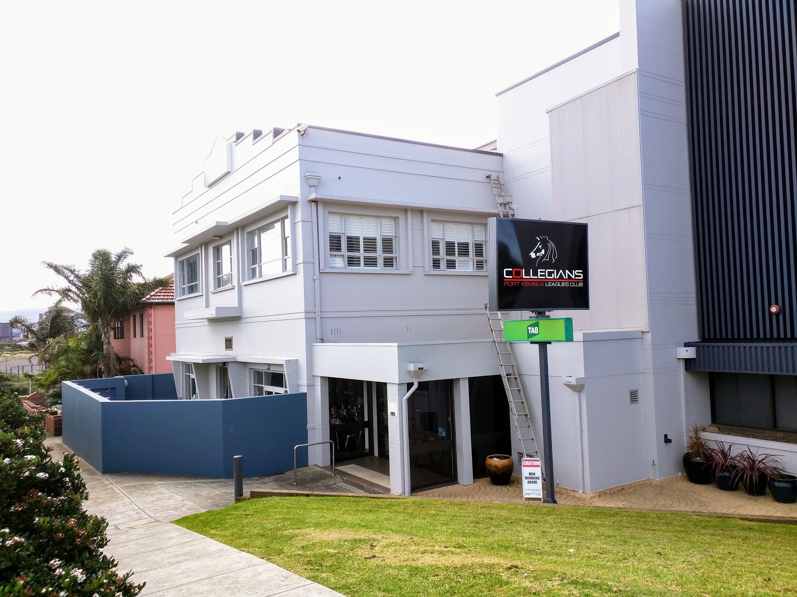 Collegians' Port Kembla Leagues Club in Port Kembla - photo 1