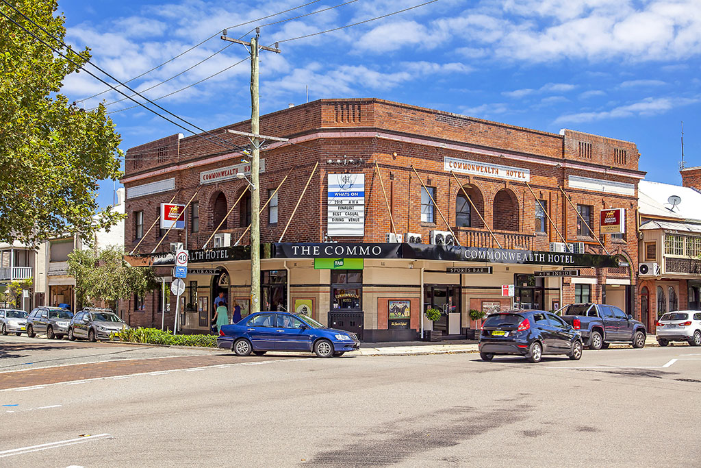 Commonwealth Hotel Newcastle in Cooks Hill - photo 1